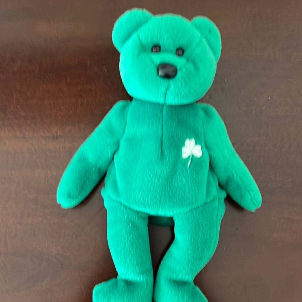 Ty Beanie Bear with shamrock on left side of chest.